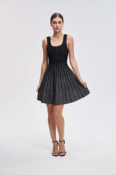 Livia فستان قصير مخطط مكشكش بحمالات