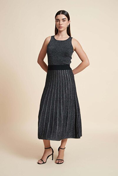 Yola تنورة ميدي واسعة الساقين مضلعة