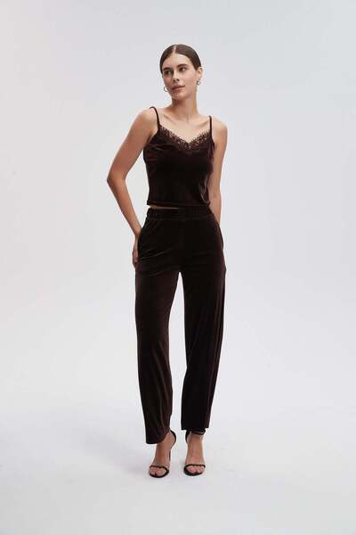 Livia بنطال طويل واسع الساقين بلون موحد