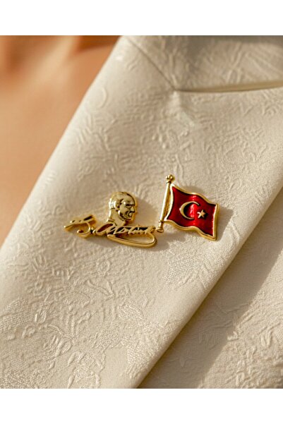 modamira Altın Rengi Atatürk ve İmzası İle Türk Bayrağı 2 Adet Yaka Rozeti