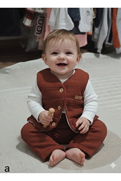 Müslin Dokulu Bebek 3'lü Takım - Kiremit Rengi Şişme Yelek, Salopet ve Fitilli Body Seti