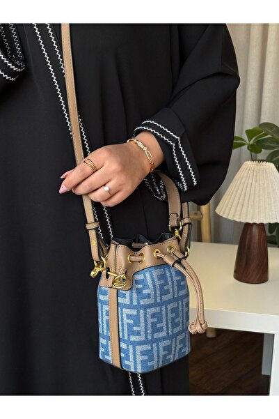 Generic High-quality shoulder bag with all accessories