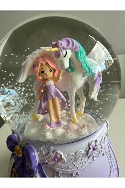 Bumelo Unicorn ve Kız Mor Büyük Boy Işıklı,Müzikli Püskürtmeli Kar Küresi