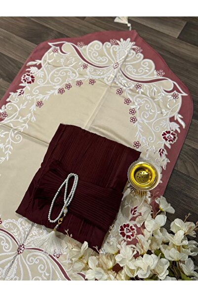 Gerenic A soft prayer rug with a luxurious design, complete with a prayer mat...
