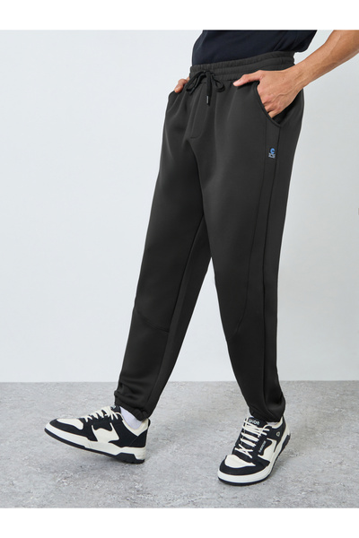 Styli Men Black Oversized Paneled Patch Scuba Joggers