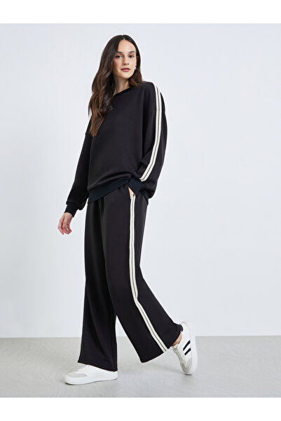 Styli Women Black Wide Leg Joggers with Stripe Detail
