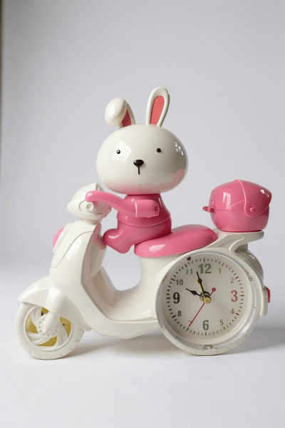 TAKIŞTIR Pembe Renk Motor Figürlü Mini Dekoratif Alarmlı Yuvarlak Masa Saati