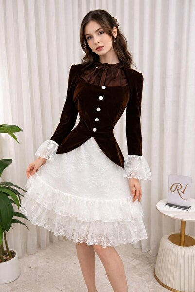 Azyaa Al-Amira Elegant and sophisticated short evening dress with a modern Vi...