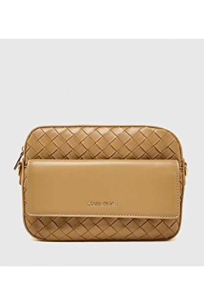 Anne Klein حقيبة كاميرا منسوجة على شكل سلة