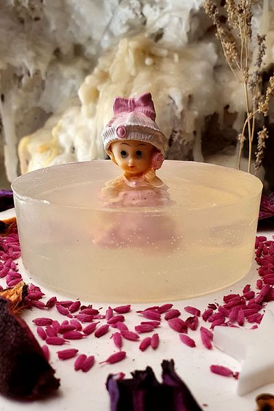 FANTASTİK SANAT ATÖLYESİ Decorative Gift 100% Natural Baby Soap - Vanilla Scented - 120 grams - Oval - 8 X 3 Cm