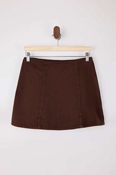 Trendyol Collection Brauner Jeansrock mit Schlitzdetail TWOSS26SR00004