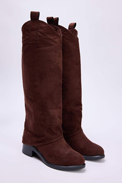 TRENDYOL SHOES Braune Wildlederstiefel mit Stiefelüberzug und mandelförmiger ...