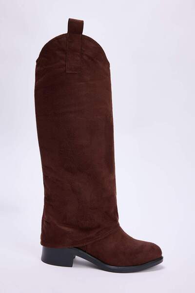 TRENDYOL SHOES Kahverengi Süet Tozluklu Badem Burun Kadın 5 cm Düz Topuklu Çi...