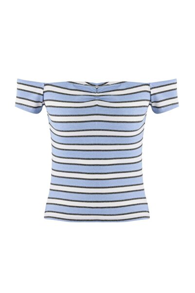 Trendyol Collection Blau gestreifte, eng anliegende Bluse mit Carmen-Kragen u...