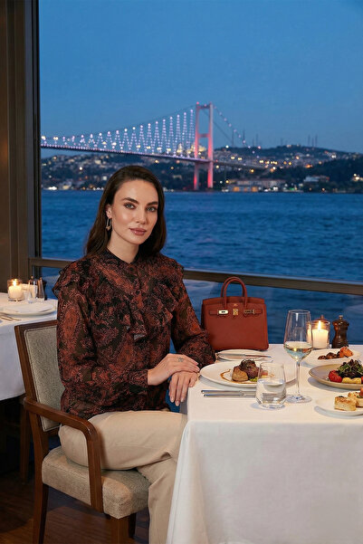 Lela قميص شيفون بياقة القاضي منقوشة بمقاس قياسي 611GO00334