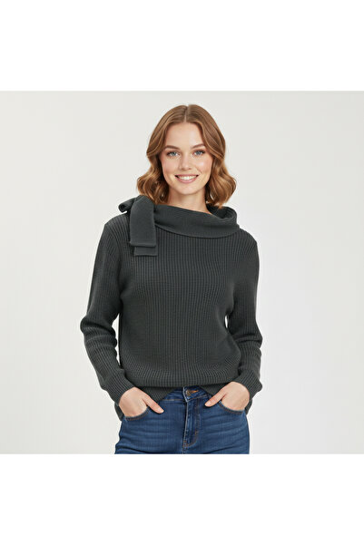 Qoolest Kadın Fiyonk Yaka Detaylı Yüksek Yaka Triko Kazak