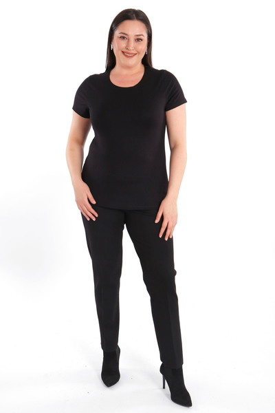 SERTUĞ Trend42plus Μαύρη μπλούζα με λαιμόκοψη Basic Plus Size
