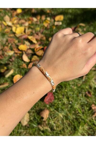 Luseda سوار بتصميم مينا مزخرف باللونين الذهبي والأبيض