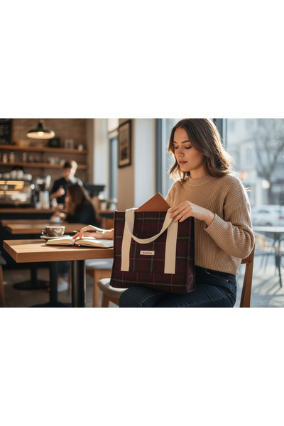 Caterina Collection حقيبة يد من القماش الكاروهات