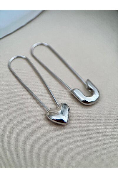 Luseda أقراط فضية اللون مع تفاصيل على شكل شوكة وقلب