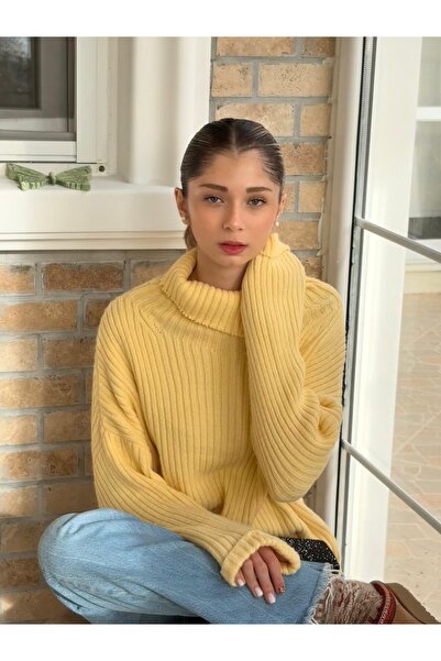 Butik Una Fiaba-Yellow Women's Turtleneck Plain Thick Ribbed Soft Textured Sw...