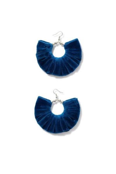 maia أقراط متدلية على شكل حلقة فضية اللون للسيدات - تصميم مطرز بقماش مخملي