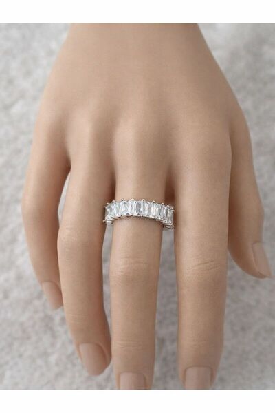 BY YASİN TOPÇU 🤍 ✨   خاتم أنيق من الفضة بتفاصيل حجرية متتالية ✨ 💍