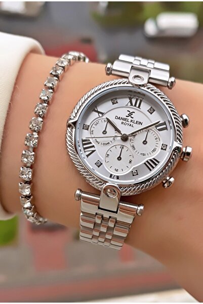 Daniel Klein ساعة يد نسائية مقاومة للماء بحجر فضي اللون - هدية سوار