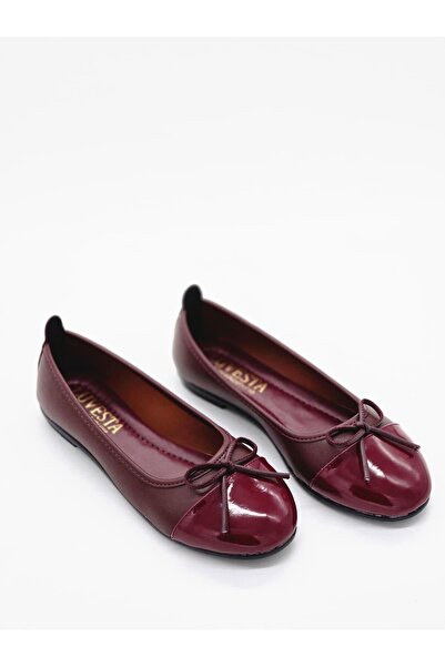 Luvesta Shoes حذاء باليرينا بفيونكة من الجلد اللامع باللون العنابي