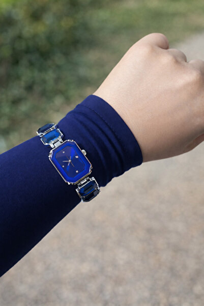 Yegane Kadın Kol Saati – Kristal Kesme Taş Detaylı Zarif Şık Tasarım