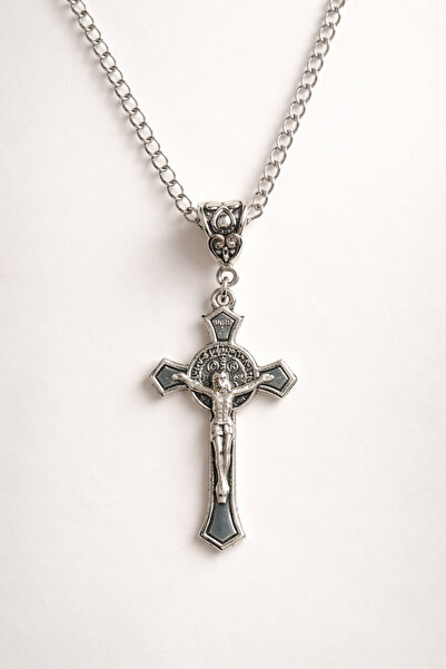 VerdeHome Hz. İsa Figürlü Aziz Benedict Haç Kolye – Gümüş Renk, Kalın Çelik Z...