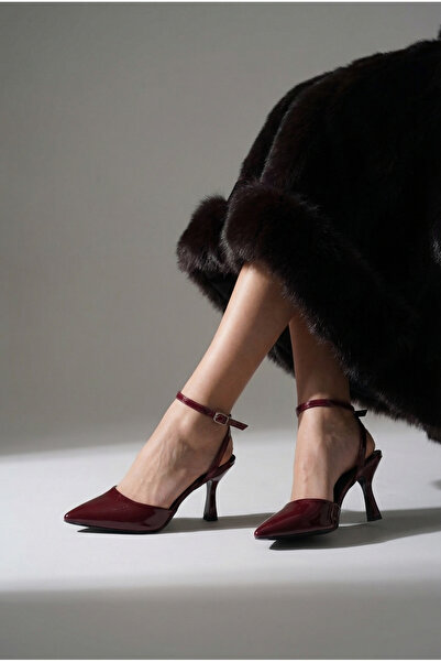 Brielfy حذاء Beryls نسائي صيفي أنيق بكعب وشريط للكاحل باللون العنابي