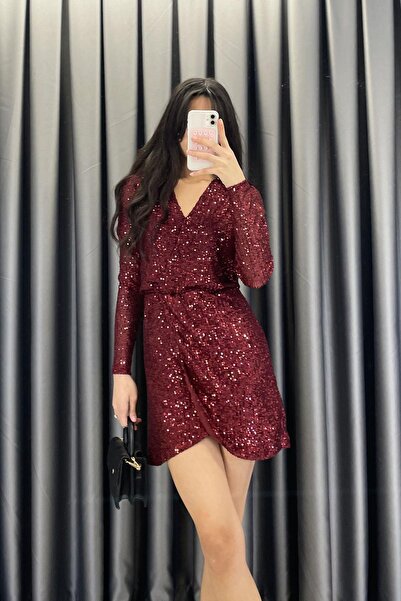 Crep فستان قصير بخصر مطاطي مزين بالترتر - عنابي اللون