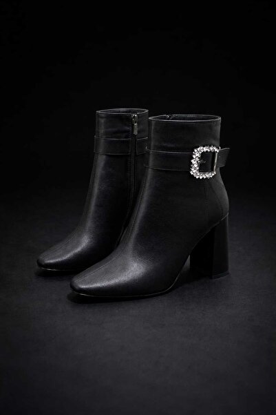 NiceDiffer Women's black zippered buckled thick heeled boots