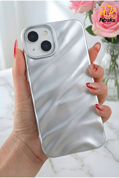 Fibaks İphone 13/14 Kılıf Parlak Kabartmalı Dalga Tasarımlı Desenli Gümüş Dar...
