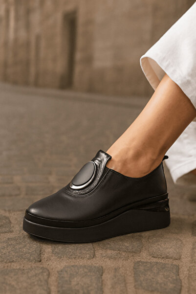 Dogati Pantofi casual din piele neagră pentru femei cu accesorii - ENA