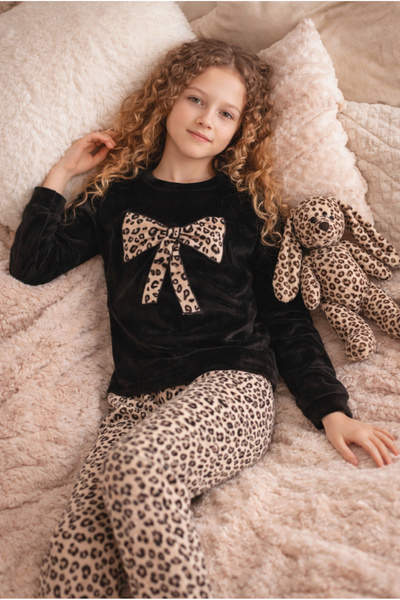 Tarık Fiyonk nakışlı kadife çocuk pijama takımı