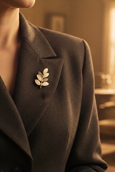 model aksesuar Yaprak Özel Taşlı Gold Broş