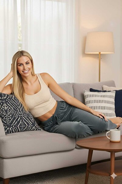 Asel Women's Green Lycra Soft Velvet Fabric Pajamas