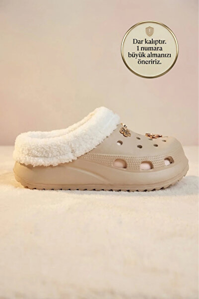 KARDEŞLER ÇORAP Крем-колірні плюшеві тапочки з золотими пряжками
