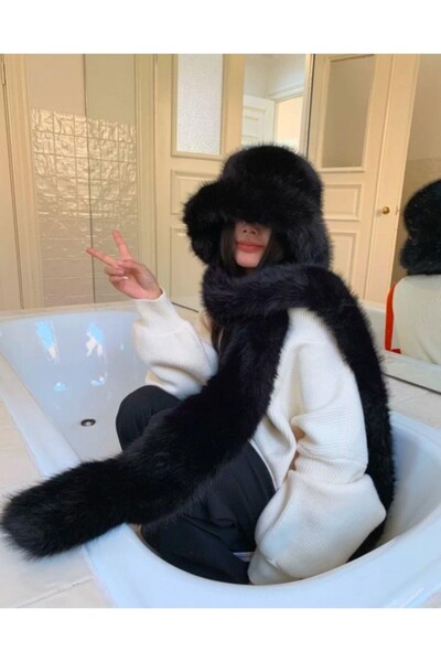 stravis Black Plush Heart Hat