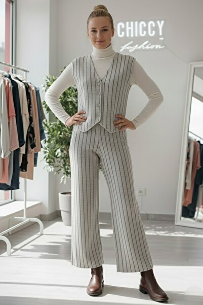 Chiccy Beige V-Neck Sleeveless Striped Elastic Waist Casual Oversized Knitwea...