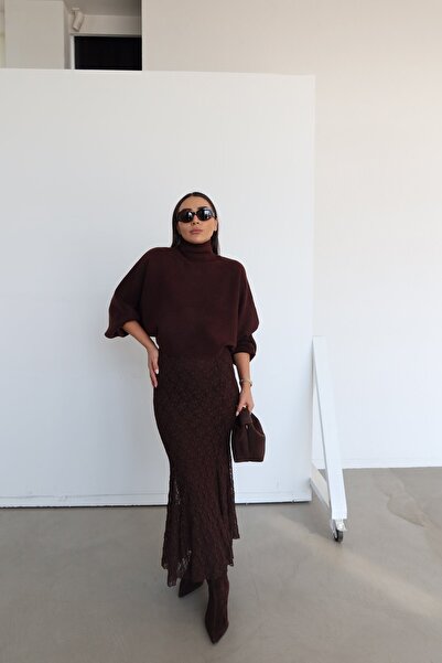 Özge Özgenç Long Lace Skirt with Six Pleats