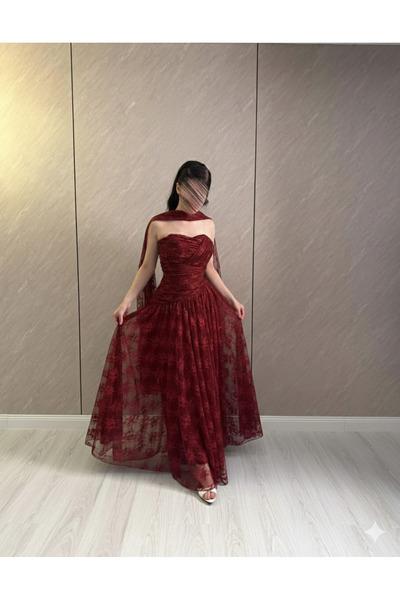 elin Ruby's Royal Dress