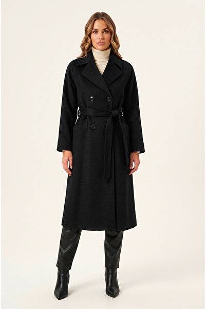 Soydan Güner Siyah Reglan Kol Belden Oturtmalı Yırtmaçlı Alpaka Tuşeli Uzun K...