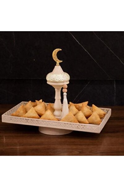 Generic صينية تقديم بتصميم رمضاني ناعم وإضاءة دافئة