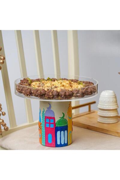 Generic A dessert serving dish with a distinctive artistic base