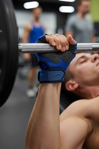 Nike قفازات رياضية سوداء للرجال للتدريب واللياقة البدنية في صالة الألعاب الري...