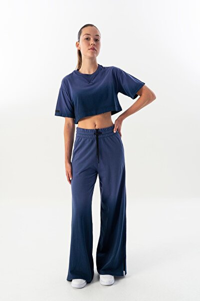 MARATON بلوزة نسائية قصيرة بياقة دائرية باللون الأرجواني من كومفورت