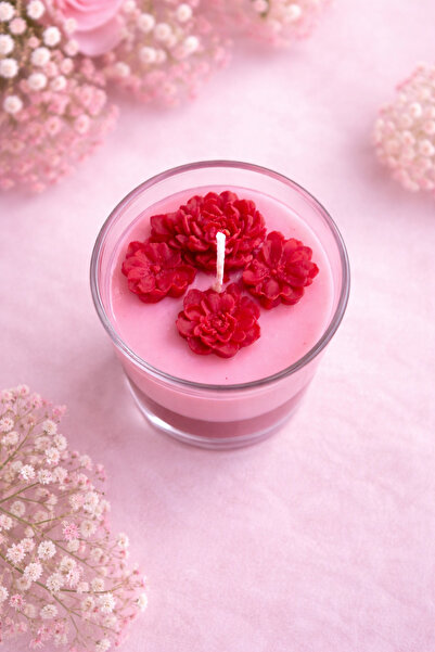 MyWorldorganization Kırmızı çiçek dekor mumlarla süslenmiş, cam bardakta çift...